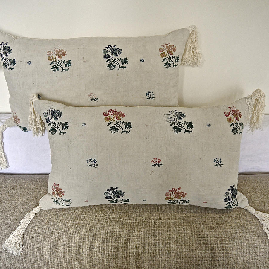 Pair of 18th century Frenchwool woven on  linen cushions